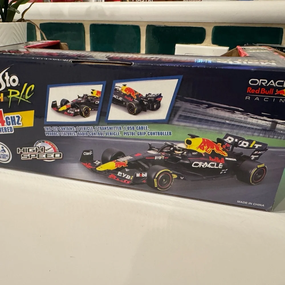 Red Bull RB19 Remote Control Formula One F1 Car Max Verstappen Oracle MIB